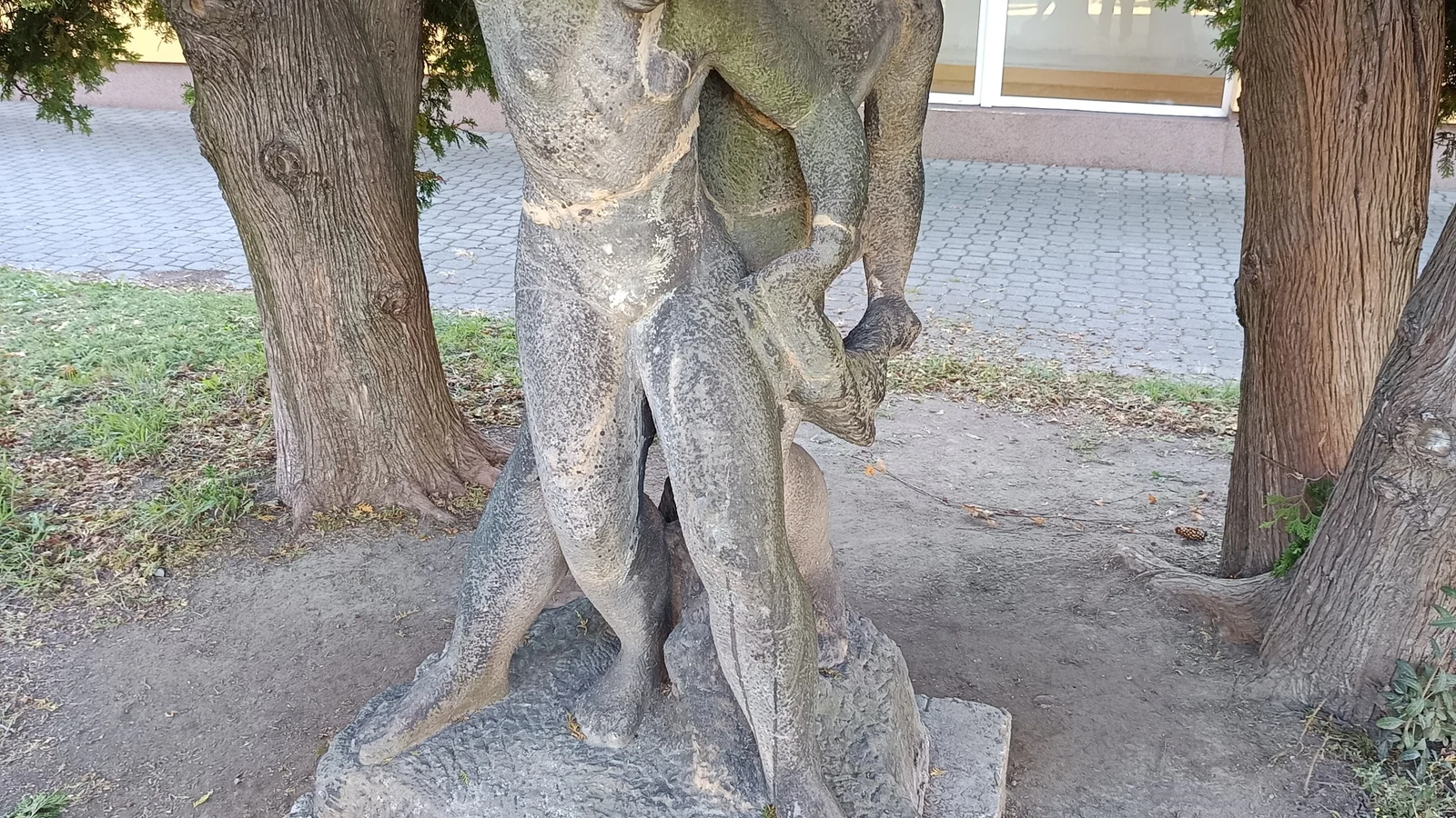 Děti hrající hudební hru na sochy v mateřské škole